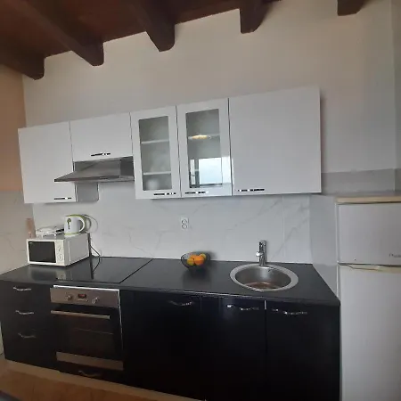 Apartament Pearl 2 *