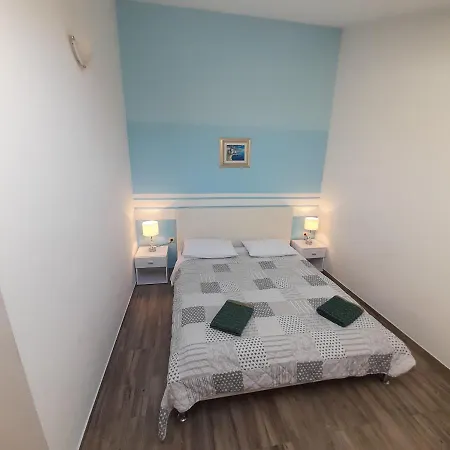 Pearl 2 アパート イェセニツェ