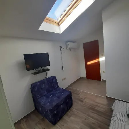 Pearl 2 アパート イェセニツェ